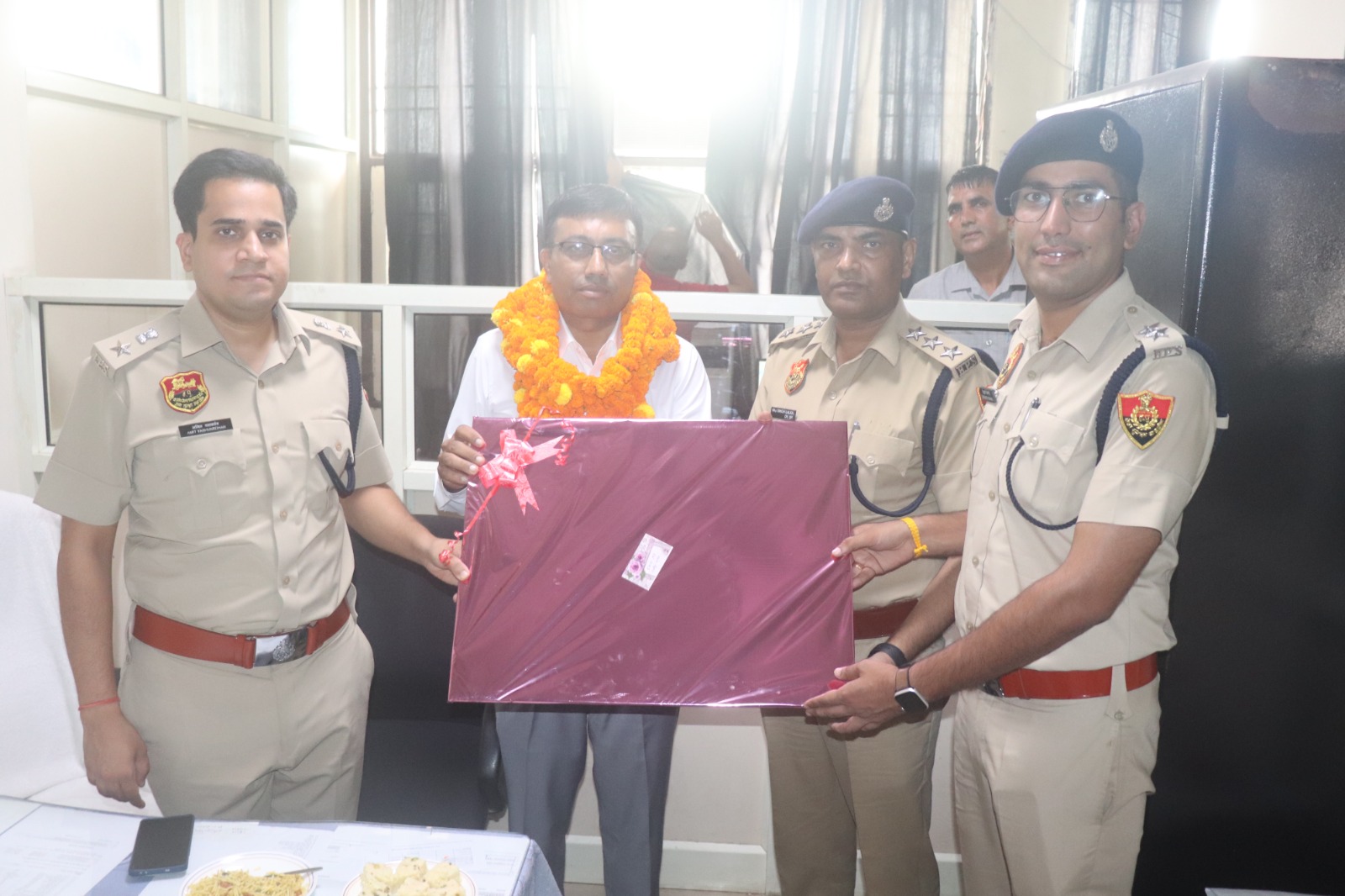 A grand farewell ceremony was held in honour of the policeman who retired from Police District Hansi.